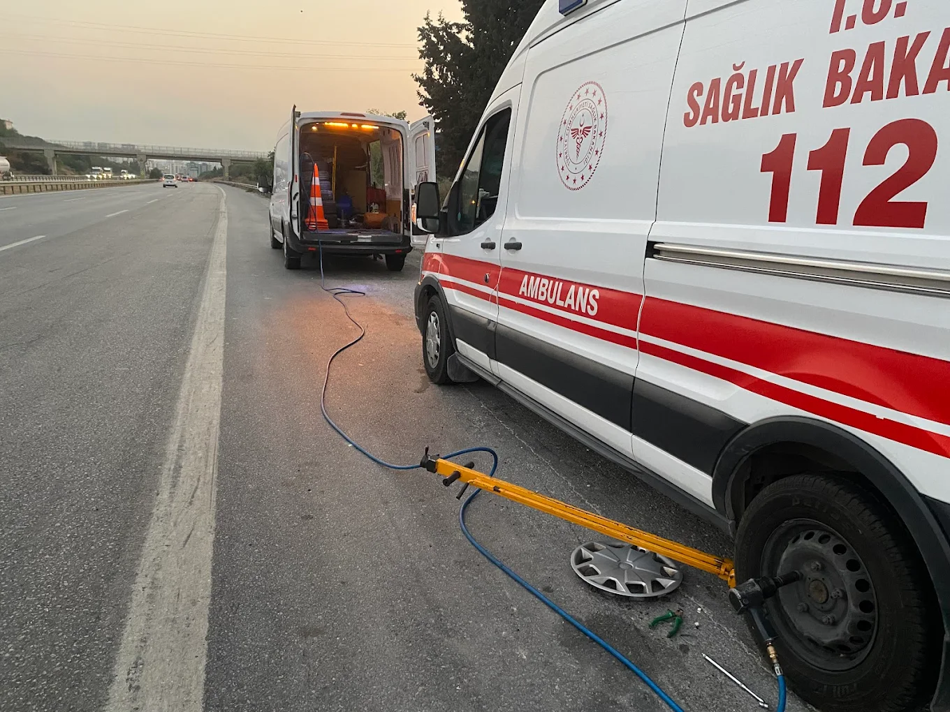 Otoban Lastikçisi yol yardım aracı